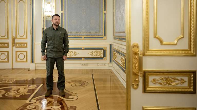 Ζελένσκι κατά Πούτιν: Νομίζω ότι είναι τρελός, το ξέρει και ο ίδιος - Του αρέσει να σκοτώνει