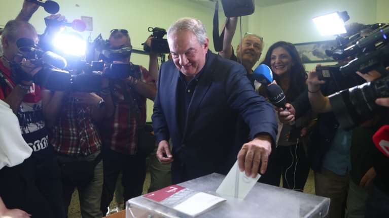Εκλογές 2023: Ψήφισε στη Θεσσαλονίκη ο Κώστας Καραμανλής [εικόνες]