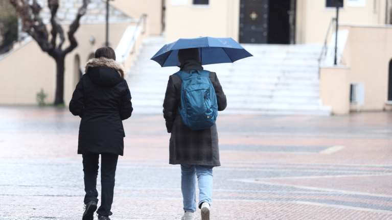 Η κακοκαιρία &quot;Δωροθέα&quot; φέρνει καταιγίδες και θυελλώδεις νοτιάδες από την Πέμπτη - Έως 20 βαθμούς σήμερα η θερμοκρασία