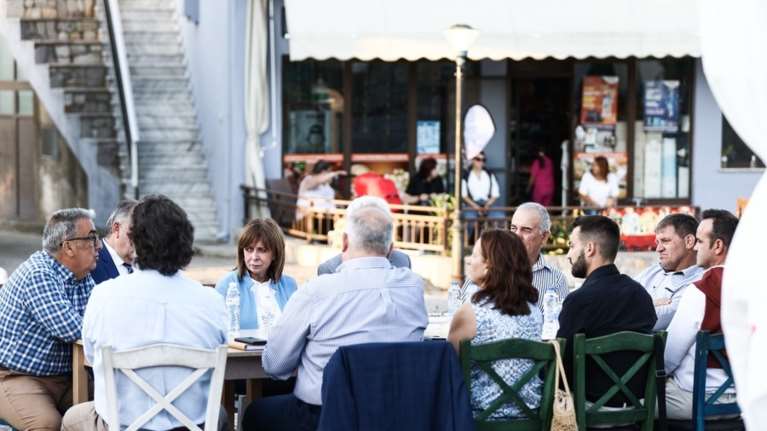 Σε τελετή αγιασμού στο 1ο Δημοτικό Σχολείο Σουφλίου η Σακελλαροπούλου: &quot;Στις δυσκολίες μαζί γινόμαστε πιο δυνατοί&quot;