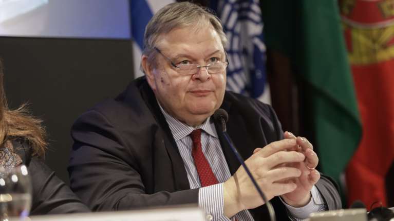 Η παρουσίαση του νέου βιβλίου του Ευάγγελου Βενιζέλου: &quot;Εκδοχές πολέμου 2009-2022&quot; [εικόνα]