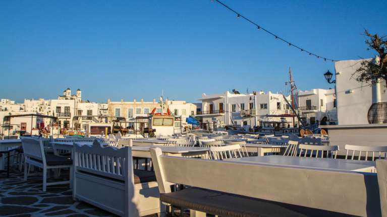 Αδεια η Πάρος στα μέσα Ιουλίου - Απογοητευτικές εικόνες από παραλίες και καταστήματα