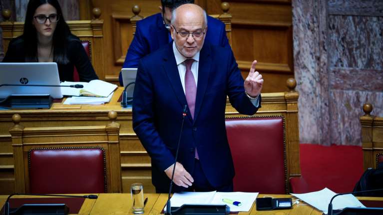 Σάλος με τη δήλωση Φλωρίδη στη Βουλή ότι η αντιπολίτευση &quot;λειτουργεί υπέρ της Τουρκίας&quot; - &quot;Αίσχος, να παραιτηθεί&quot;