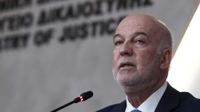 Πώς γκρεμίστηκε το &quot;ακαταδίωκτο&quot; των τραπεζικών - Ο Φλωρίδης έπεισε την κυβέρνηση