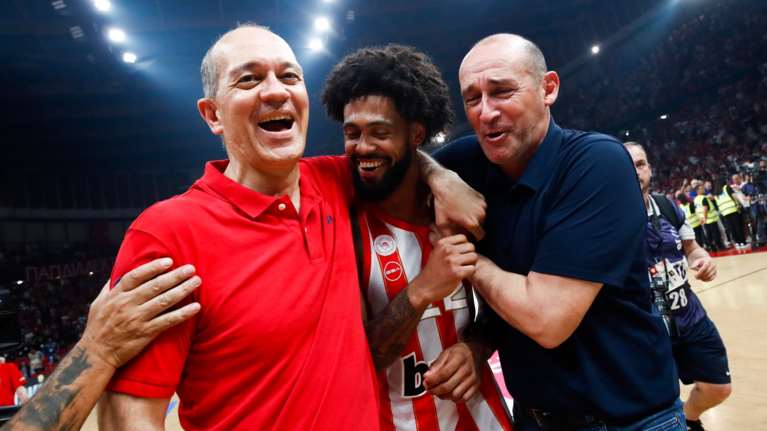 Αγγελόπουλοι: Είμαστε περήφανοι, πήρατε το πιο μάγκικο πρωτάθλημα