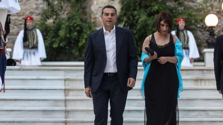 Πλεύρης: Ο Τσίπρας δεν φορούσε μάσκα στο Προεδρικό, έπρεπε να ήταν σε καραντίνα - &quot;Είχε αρνητικό PCR&quot; απαντά ο ΣΥΡΙΖΑ