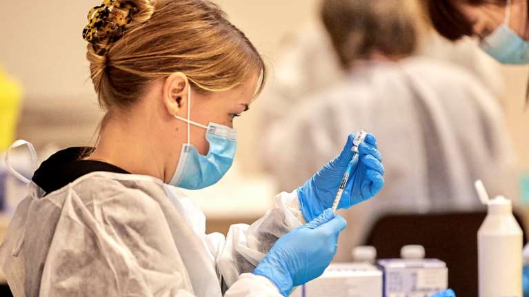 Κορονοϊός - Επιτροπή εμπειρογνωμόνων: Σε ποιους και με ποιες προϋποθέσεις θα χορηγείται η Κολχικίνη