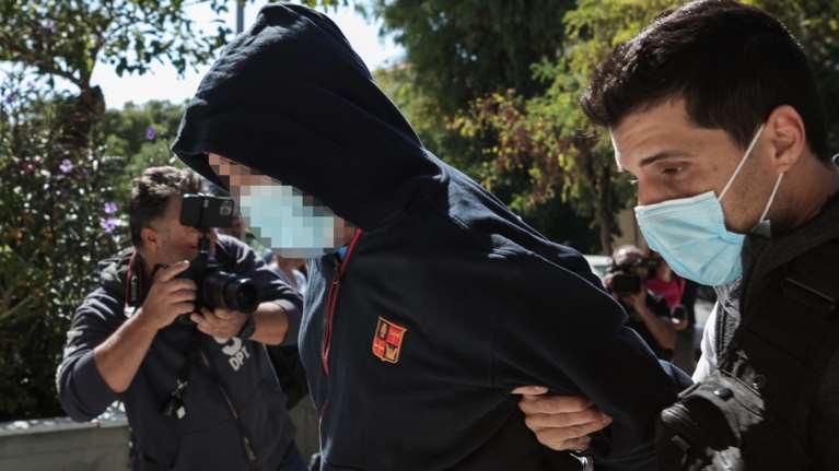 Κολωνός: Συνελήφθη 33χρονος για τον βιασμό της 12χρονης - Άλλοι δύο παρουσιάστηκαν αυτοβούλως