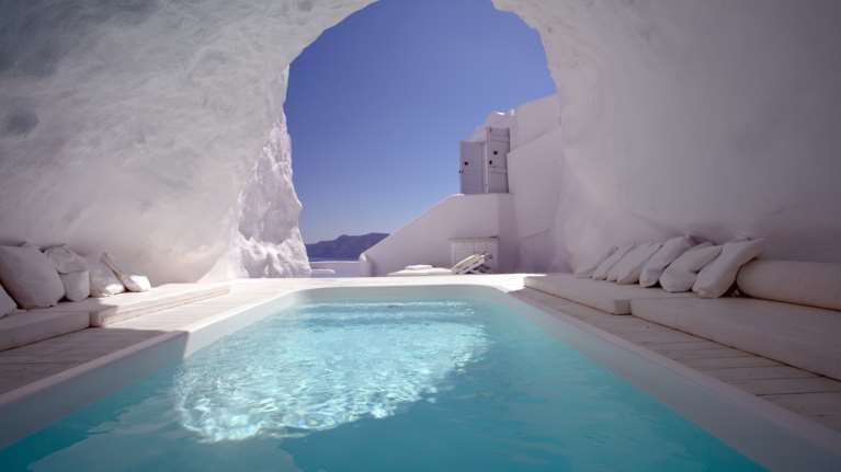 Γιατί πρέπει να αδειάσουν οι πισίνες στη Σαντορίνη λόγω σεισμών - Η εξήγηση Λέκκα