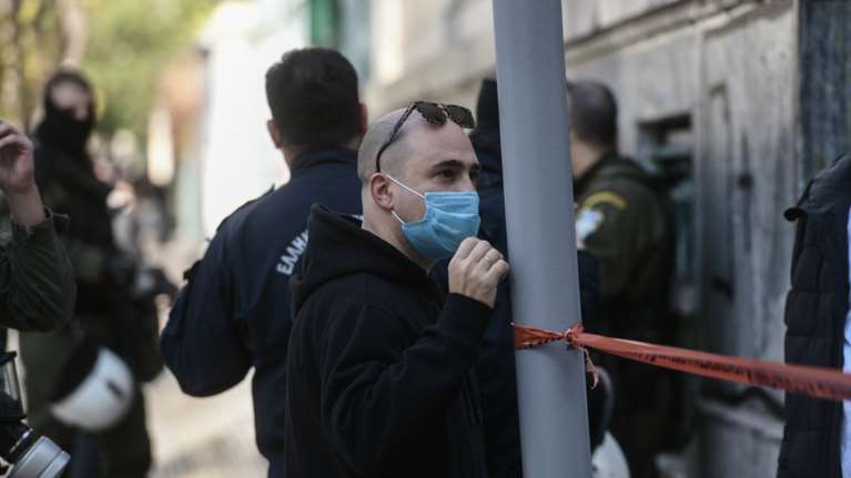 &quot;Γλέντι&quot; στο Twitter με τον Κωνσταντίνο Μπογδάνο στο Πολυτεχνείο - &quot;Τι SMS έστειλε για να πάει;&quot;