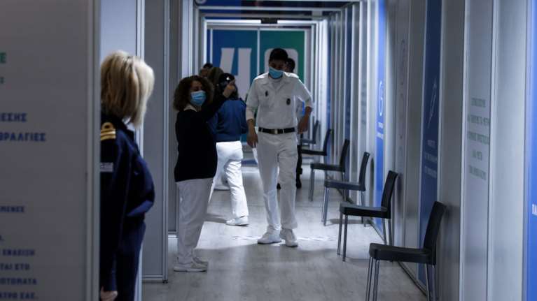 Αρχίζει κατά προτεραιότητα ο εμβολιασμός εκπαιδευτικών και μαθητών ειδικής αγωγής - Πώς θα κλείσουν τα ραντεβού