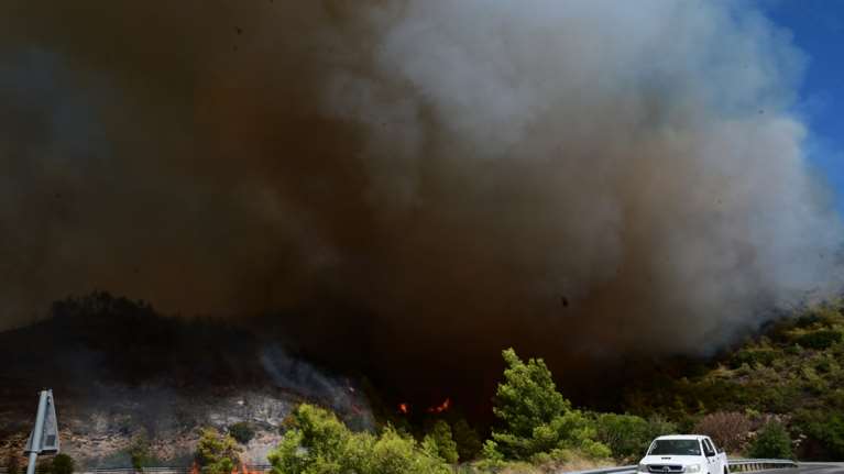 Φωτιά στην Αττική: Πώς να προφυλαχθούμε από την αποπνικτική ατμόσφαιρα - Συμβουλές για την προστασία των παιδιών