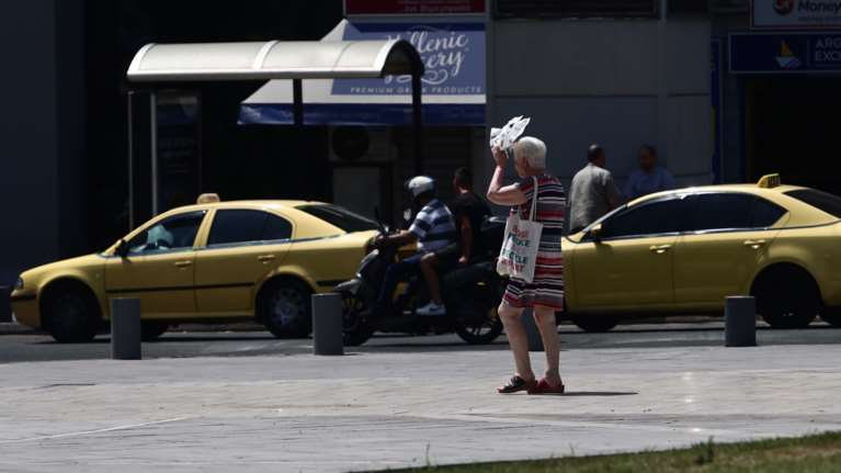 Καιρός: Έως 40 βαθμούς και σήμερα ο υδράργυρος – Παραμένουν οι ισχυροί άνεμοι