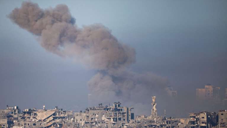 Πόλεμος στο Ισραήλ: 15 νεκροί και 60 τραυματίες από το χτύπημα σε ασθενοφόρα της Γάζας - Εκσφενδονίστηκαν από το ωστικό κύμα