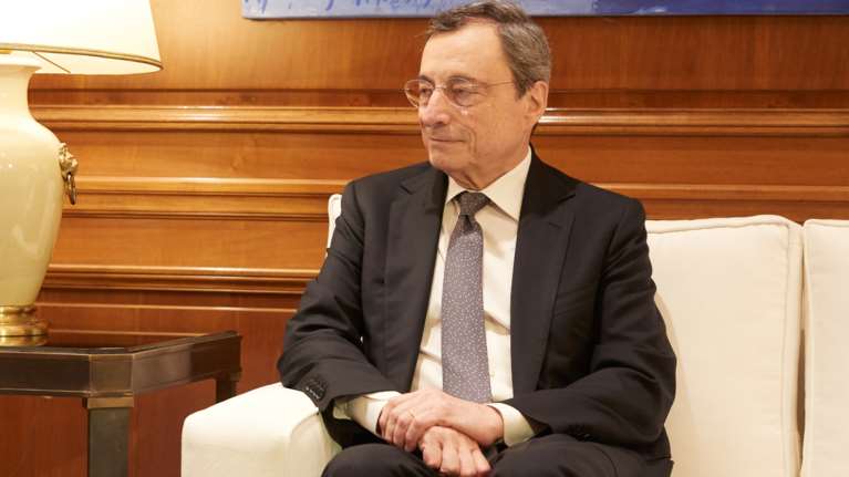 Αυστηρό μήνυμα Ντράγκι στις φαρμακοβιομηχανίες: Σεβαστείτε τις υποχρεώσεις σας με τα εμβόλια - Δεν υπάρχουν δικαιολογίες