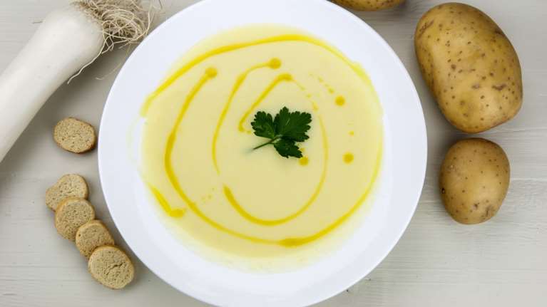 Πανεύκολη συνταγή για την πιο λαχταριστή σούπα πατάτας - Ιδανική για τις κρύες ημέρες του χειμώνα