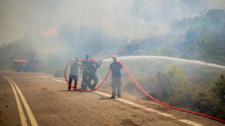 Τραγωδία στην Ρόδο: Νεκρός 40χρονος εθελοντής που πήρε μέρος στην κατάσβεση της φωτιάς - Νοσηλευόταν με έντονη δύσπνοια