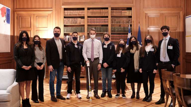 Συνάντηση Μητσοτάκη με τους χρυσούς ολυμπιονίκες της Διεθνούς Ολυμπιάδας Ρομποτικής: "Μας κάνετε υπερήφανους"