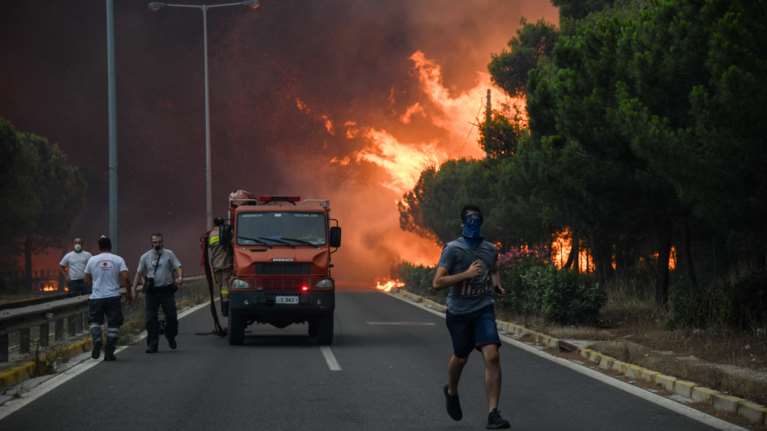 Δίκη για το Μάτι: &quot;Επετράπη στον Τόσκα να παρέμβει για τα εναέρια μέσα; Δεν είχε καμία αρμοδιότητα&quot;