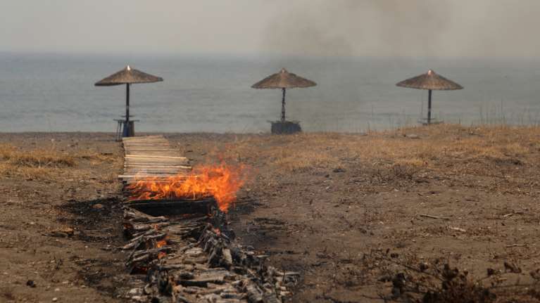 Πολύ ισχυρές δυνάμεις της Πυροσβεστικής σε Δαδιά Έβρου και Βατερά Λέσβου - Η ενημέρωση από την Πυροσβεστική [Βίντεο]