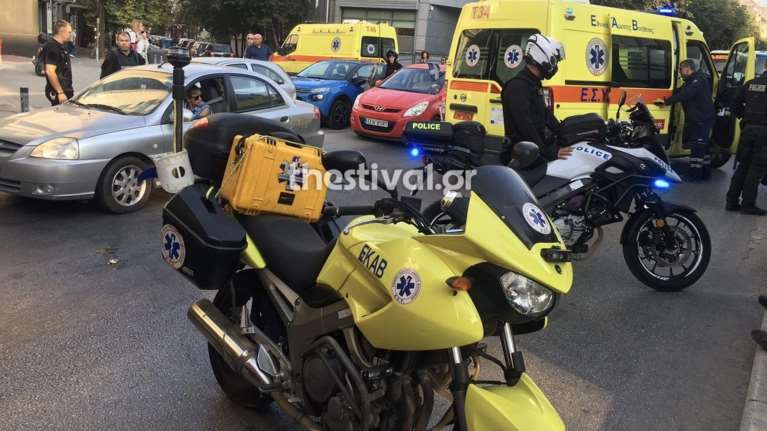 Τροχαίο με παράσυρση στη Θεσσαλονίκη: Μοτοσικλέτα χτύπησε ηλικιωμένη στην οδό Λαγκαδά