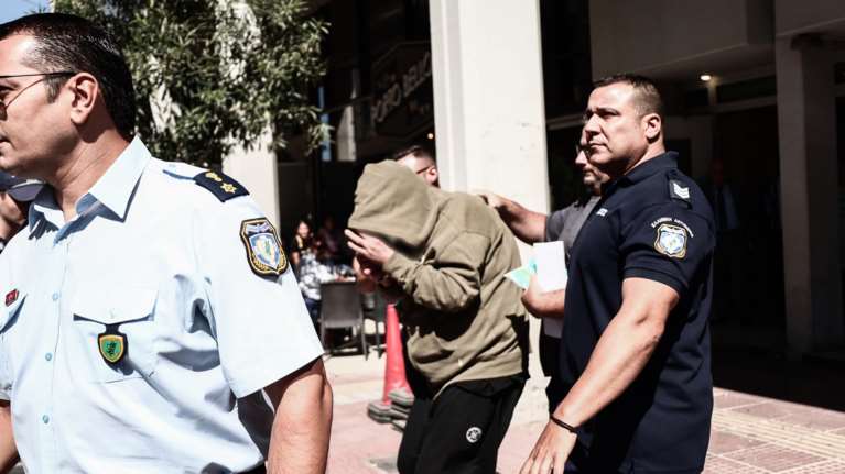 Πειραιάς: &quot;Tο μεγαλύτερο λάθος της ζωής μου&quot;...λέει τώρα ο 68χρονος που σκότωσε τον υπάλληλο πάρκινγκ με την καραμπίνα