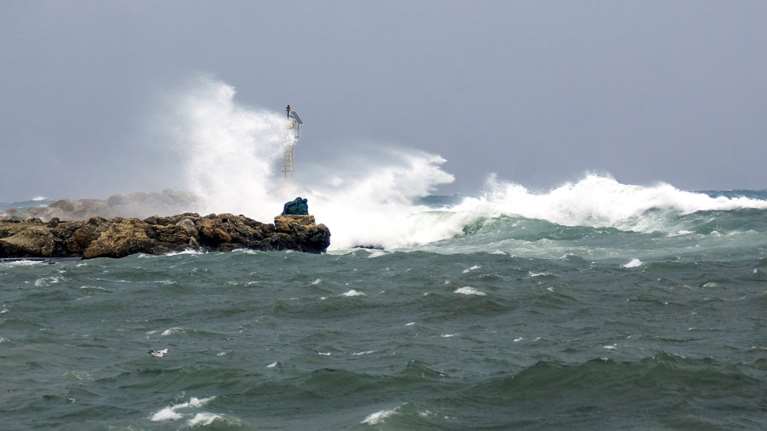 Καιρός: Καταιγίδες σήμερα στα Δωδεκάνησα - Εως και 7 μποφόρ στο Αιγαίο