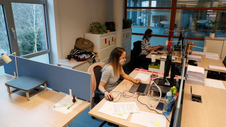 Κορονοϊός: Τι ισχύει με τις ειδικές άδειες εργαζομένων όταν νοσούν οι ίδιοι ή τα παιδιά τους - Πώς χορηγούνται