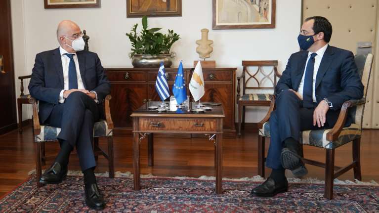 Δένδιας για Τουρκία: Προσπαθεί να αποφύγει τις κυρώσεις – Η ΕΕ να αναλάβει τις ευθύνες της