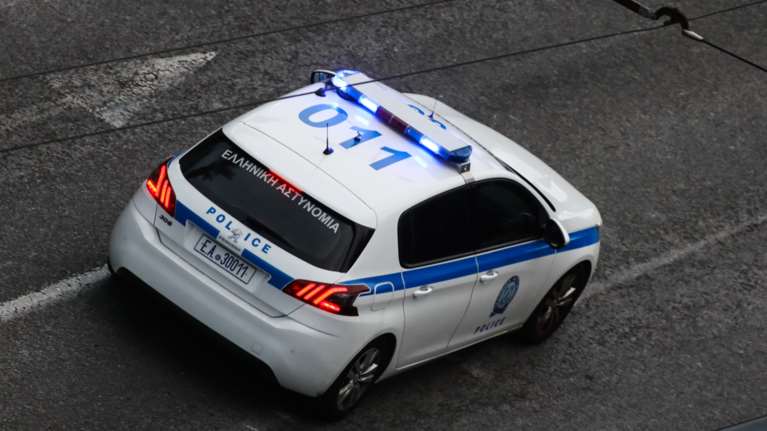 Σαλαμίνα: Μυστήριο με κλοπή αυτοκινήτου που βρέθηκε καμένο - Εξετάζεται αν συνδέεται με το σαμποτάζ στον αγωγό της Αίγινας