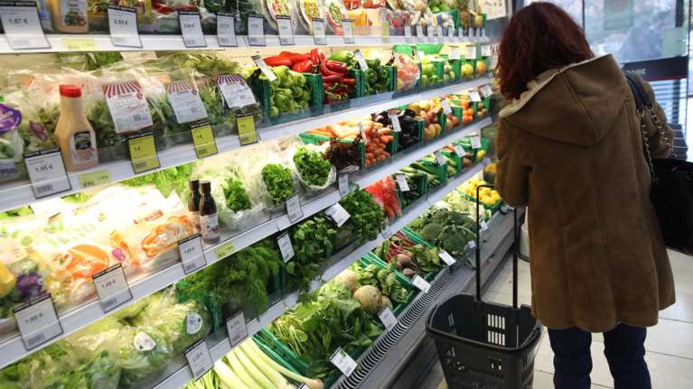 Αυτές είναι οι εταιρείες που έριξαν τις τιμές των προϊόντων τους στα σούπερ μάρκετ - 213 κωδικοί