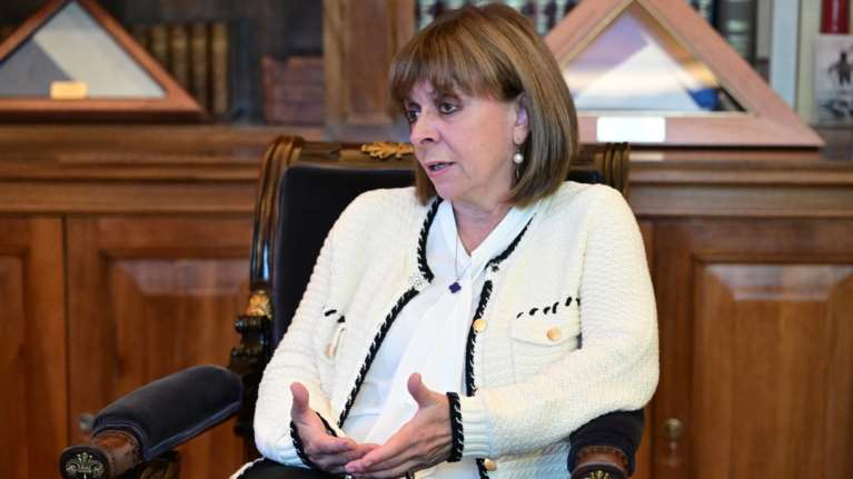 Κατερίνα Σακελλαροπούλου για την επίθεση κατά του Φίτσο: Αυτή η πράξη βίας δεν μπορεί να γίνει ανεκτή