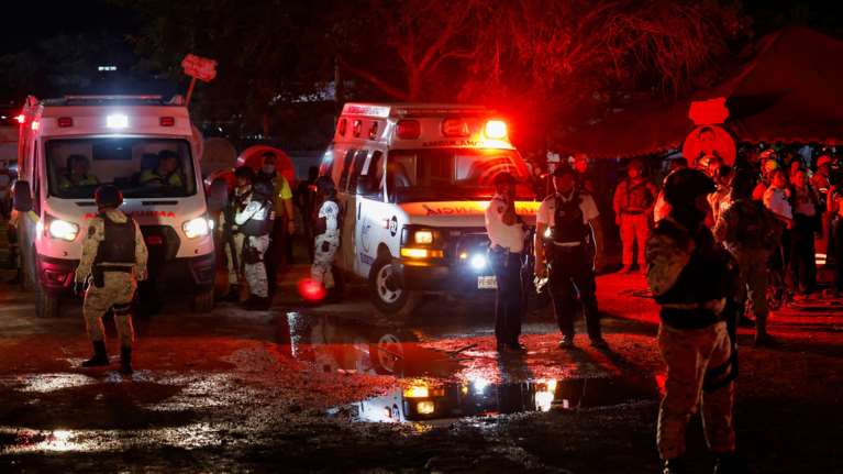 Κατέρρευσε σκηνή κατά τη διάρκεια προεκλογικής εκδήλωσης στο Μεξικό - Εξι νεκροί, δεκάδες οι τραυματίες [εικόνες - βίντεο]