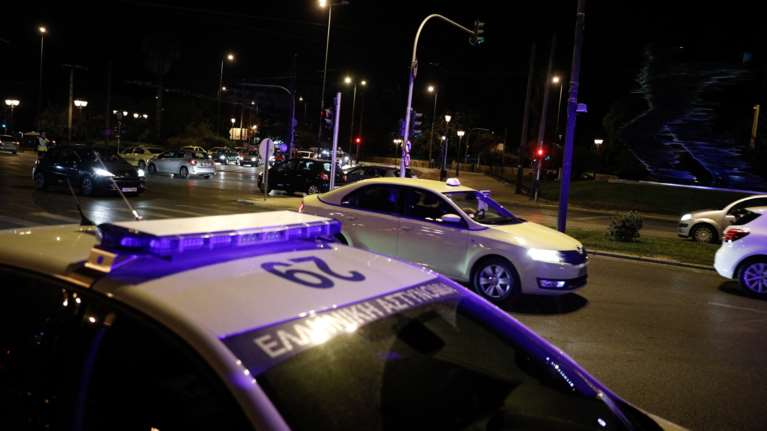 Τροχαίο δυστύχημα στα Καλύβια: Νεκρός 34χρονος οδηγός μηχανής