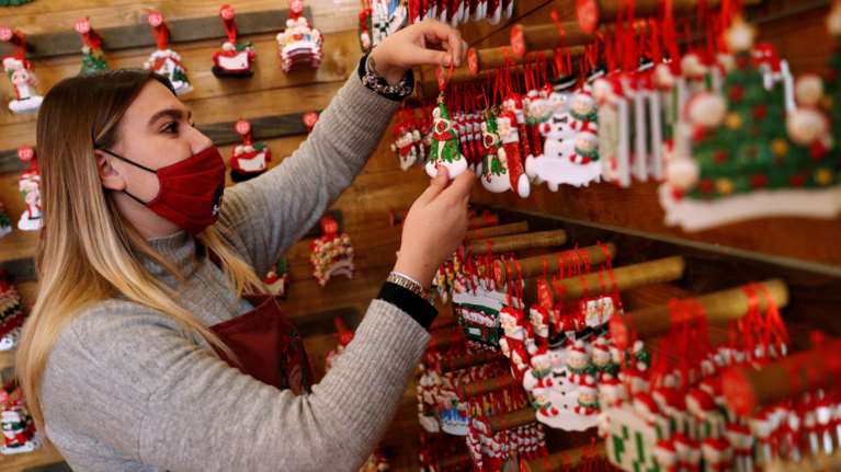 Ιταλία: Νέα μείωση κρουσμάτων και θανάτων από κορονοϊό- Συνωστισμός για ψώνια σε Μιλάνο και Τορίνο