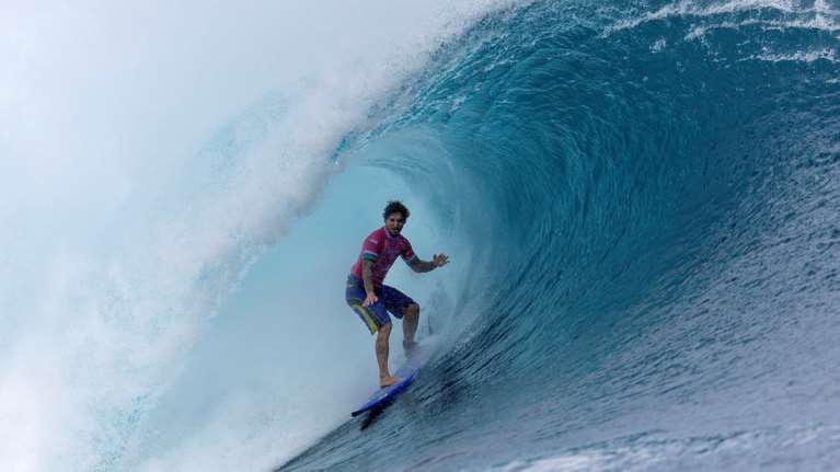 Αυτή είναι η απόλυτη φωτογραφία των Ολυμπιακών Αγώνων- Ο &quot;αιωρούμενος σέρφερ&quot; που αψήφησε τη βαρύτητα - &quot;Προέβλεψα τη στιγμή&quot;
