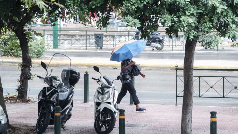 Άστατος ο καιρός και σήμερα: Βροχές και καταιγίδες στο μεγαλύτερο μέρος της χώρας - Υποχωρεί η αφρικανική σκόνη