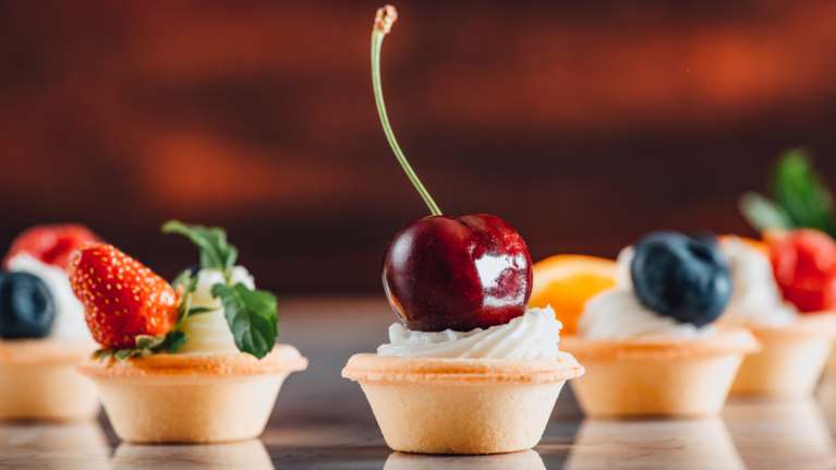 Εορτολόγιο: Ποιοι γιορτάζουν σήμερα 30 Απριλίου