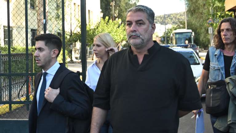 Το παρασκήνιο της σύλληψης Μπισμπίκη: Οι δύο γυναίκες που ήταν στο σπίτι του και η τρίτη που ειδοποίησε την ΕΛ.ΑΣ.