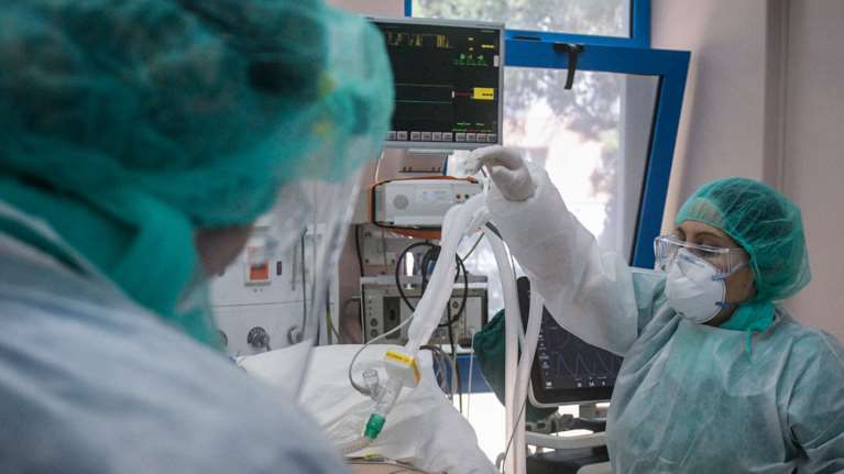 Στα όριά του το ΕΣΥ: Πληρότητα 85% στις ΜΕΘ Covid - 60 διασωληνωμένοι εκτός ΜΕΘ - Ασφυξία σε Βόρεια Ελλάδα &amp; Αχαΐα