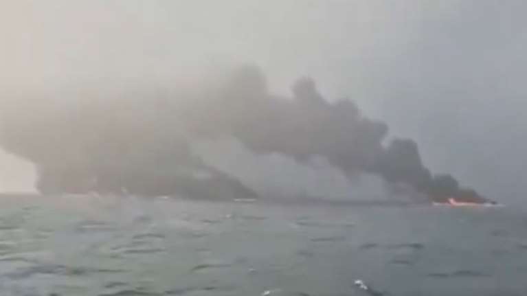 Θρίλερ στη Βρετανία: Σύγκρουση δεξαμενόπλοιου και φορτηγού πλοίου στη Βόρεια Θάλασσα, ξέσπασε φωτιά [εικόνες-βίντεο]