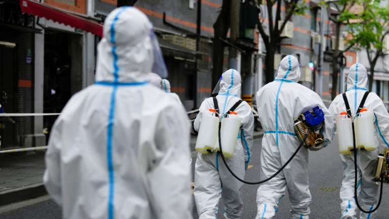 Ελληνες ειδικοί αναλύουν τι συμβαίνει στη Σανγκάη: Οι Κινέζοι κρύβουν νέα μετάλλαξη του κορονοϊού ή είναι ανεμβολίαστοι;