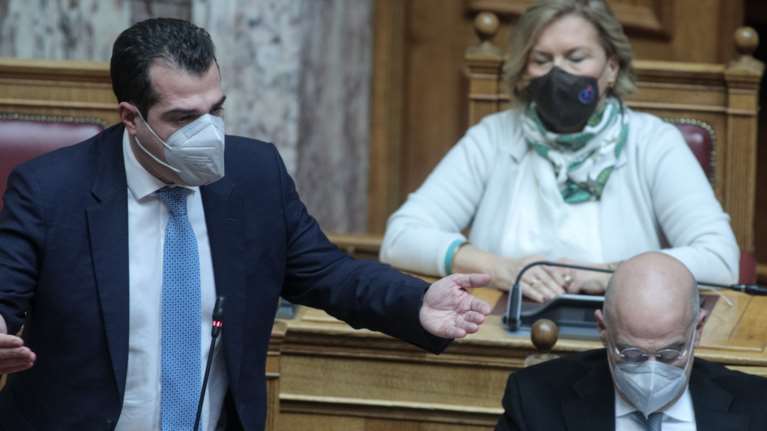 Ανάβουν τα αίματα στη Βουλή: Νέα κόντρα Πλεύρη - Σκουρλέτη για τον Φουρθιώτη και τα... ένσημα του Τσίπρα