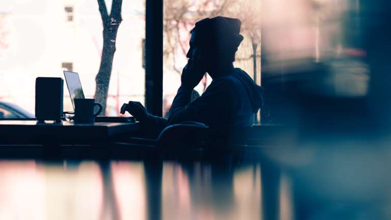 Παρίστανε τη γυναίκα στο Instagram και "ανέβασε" σε γκέι ιστοσελίδες τα στοιχεία δικηγόρου επειδή σταμάτησε να "της" μιλά στο chat