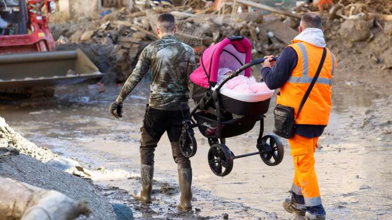 Πλημμύρες στην Ιταλία: Ανασύρθηκε η σορός ενός 5χρονου κοριτσιού στο νησί Ισκια [εικόνες - βίντεο]