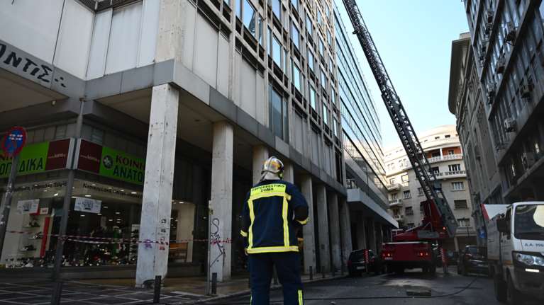 Βόμβα στο υπ.Εργασίας: Εμπειροι και με τεχνογνωσία οι τρομοκράτες της νέας οργάνωσης - Φόβος για ένοπλο χτύπημα