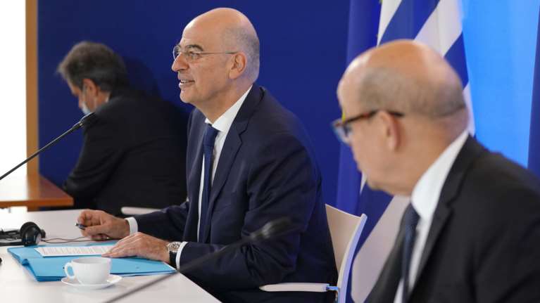 Δένδιας από Παρίσι: Η Ελλάδα δεν θα ανεχθεί επ’ουδενί την παραβίαση των κυριαρχικών της δικαιωμάτων