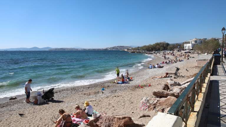 Καιρός: Ξεπέρασε τους 30 βαθμούς η θερμοκρασία την Κυριακή για πρώτη φορά στο 2023 - Ξεκίνησαν τα μπάνια