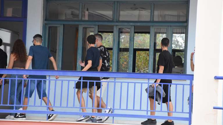 Πότε κλείνουν τα σχολεία για Πάσχα - Όλες οι αργίες του 2025 και τα τριήμερα