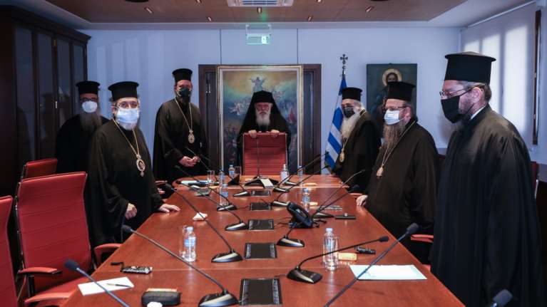 &quot;Ιερές&quot; διαφωνίες για τα νέα μέτρα στις εκκλησίες: &quot;Δεν έχουμε πορτιέρηδες και σεκιουριτάδες&quot;, λένε Μητροπολίτες